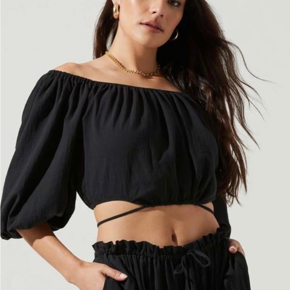 ASTR the Label off the shoulder top